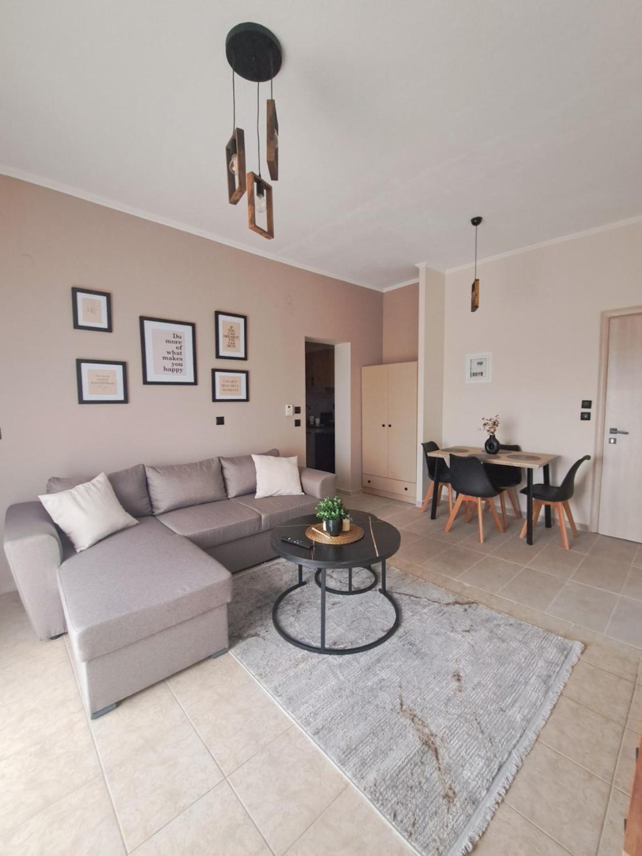 Pnoe Apartments Loutraki  Exterior photo