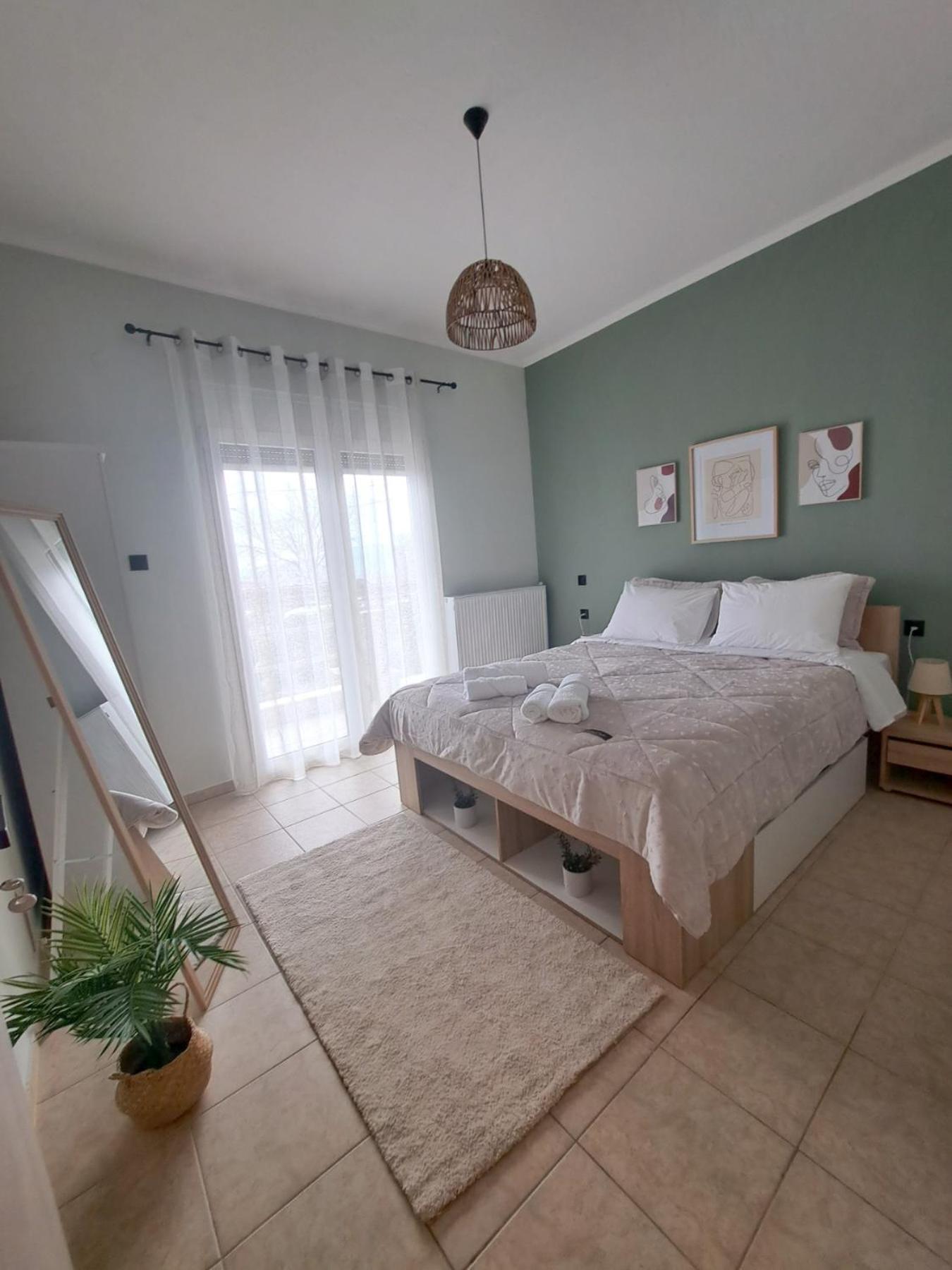 Pnoe Apartments Loutraki  Exterior photo