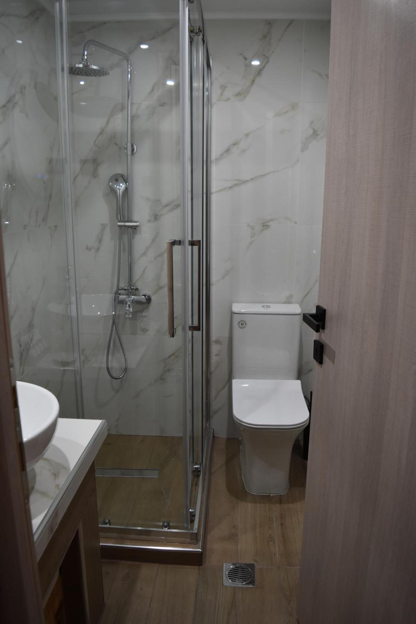Pnoe Apartments Loutraki  Exterior photo