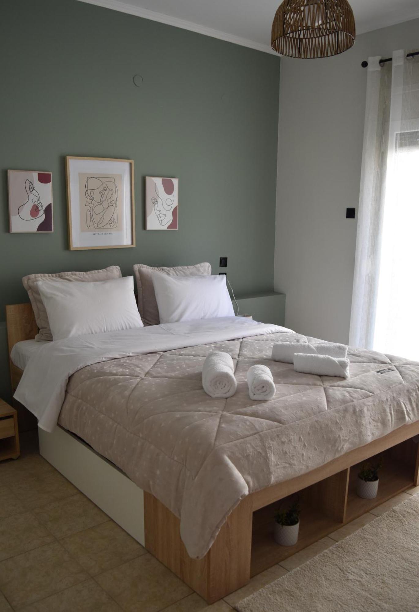 Pnoe Apartments Loutraki  Exterior photo